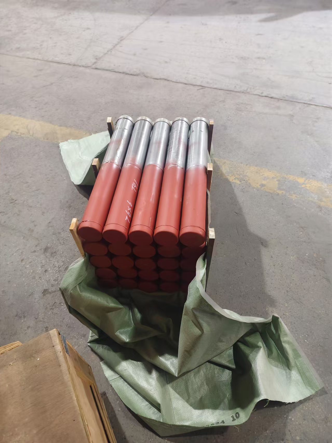 規(guī)格：ф76×6，長(zhǎng)度600mm，材質(zhì)：SA-213TP347HFG/SA-213T91,兩種材質(zhì)各300mm